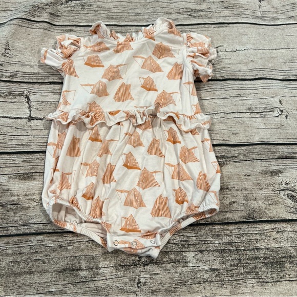 Kate Quinn 2T Bamboo Romper With Ruffles and tent print - Picture 1 of 5